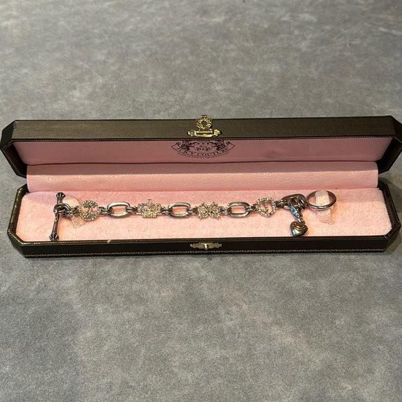 👑🎀Silver Juicy couture limited edition charm bracelet!🎀👑 - Picture 4 of 6